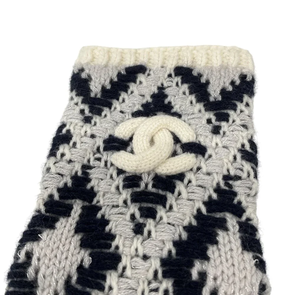 Chanel Ivory / Navy Blue Metallic Diamond Knit Cashmere Arm Warmers - Picture 2 of 6